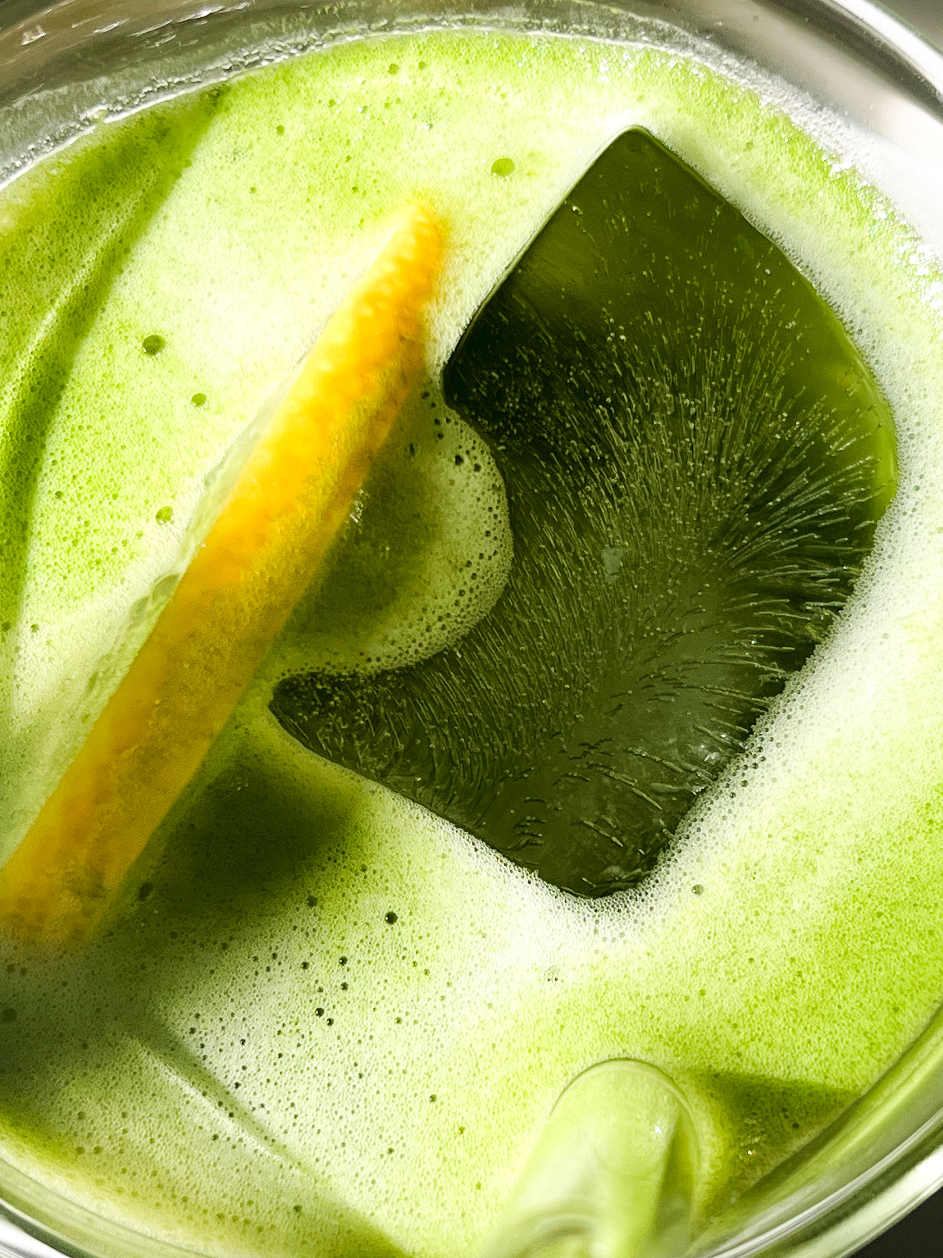 Tại Sao Matcha Không Hoàn Toàn Tan Trong Nước? – INUCHA
